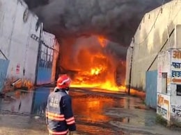 बेंगलुरु में एक वाणिज्यिक इमारत में आग लगने पर 25 वाहन जलकर खाक, कोई हताहत नहीं