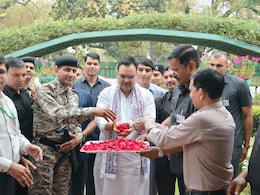 दिल्ली के जोधपुर हाउस में सीएम भजनलाल शर्मा ने कर्मचारियों के साथ मनाई होली, पुष्प वर्षा कर खेली होली दिल्ली के जोधपुर हाउस में सीएम भजनलाल शर्मा ने कर्मचारियों के साथ मनाई होली, पुष्प वर्षा कर खेली होली