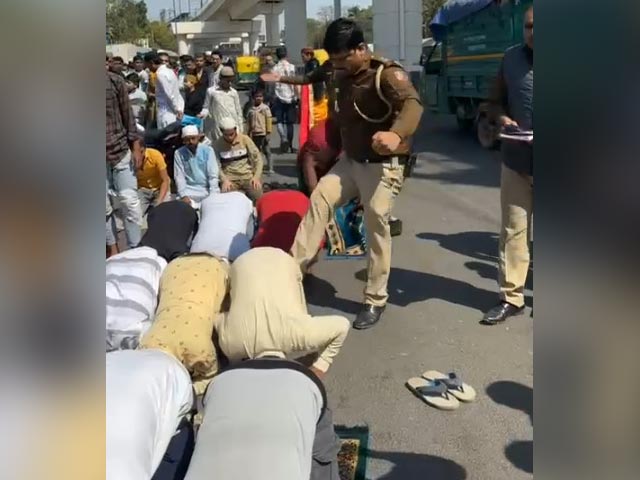 On Camera, Delhi Cop Kicks Men Offering Namaz On Road, Suspended