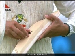 AUS vs NZ: एक बार फिर ICC ने निशाने पर आया ऑस्ट्रेलियाई बल्लेबाज, बैट से जबरन हटवाया गया ये स्टीकर AUS vs NZ: एक बार फिर ICC ने निशाने पर आया ऑस्ट्रेलियाई बल्लेबाज, बैट से जबरन हटवाया गया ये स्टीकर