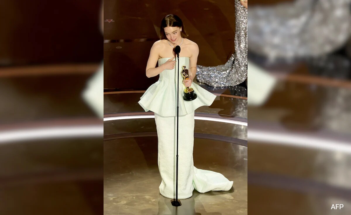 The Internet Shreds Louis Vuitton Over Post Of Emma Stone's Oscar Dress That Ripped