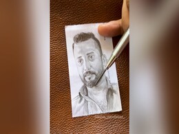 आर्टिस्ट ने बस के टिकट पर ही बना डाला बस कंडक्टर का स्केच, Conductor ने देखते ही जो किया, सब वही चाहते हैं... आर्टिस्ट ने बस के टिकट पर ही बना डाला बस कंडक्टर का स्केच, Conductor ने देखते ही जो किया, सब वही चाहते हैं...