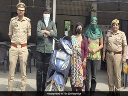 नोएडा: स्कूटी पर 'अश्लील' रील बनाना पड़ा महंगा, लगा 80,500 का जुर्माना नोएडा: स्कूटी पर 'अश्लील' रील बनाना पड़ा महंगा, लगा 80,500 का जुर्माना