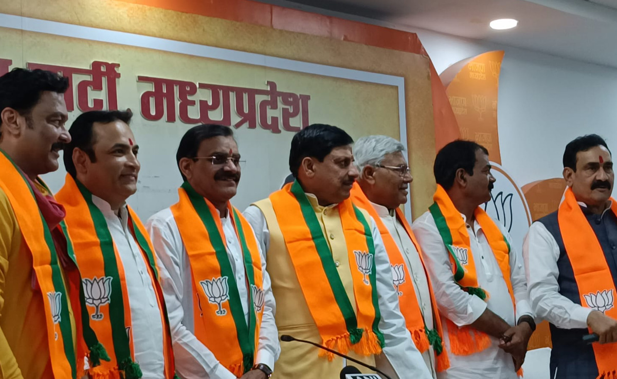 LokSabha 2024: कांग्रेस को लगा बड़ा झटका, दो पूर्व विधायक और पूर्व सांसद, 600 समर्थकों के साथ BJP में शामिल