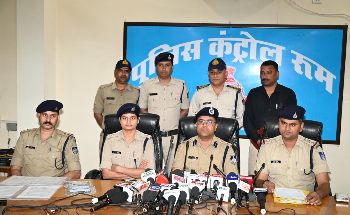 Jabalpur: ज़िंदा लोगों के फर्जी डेथ सर्टिफिकेट बनाकर निकाल लिए करोड़ों रुपये, पुलिस ने ऐसे किया भंडाफोड़ 