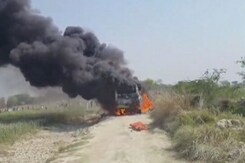 5 Dead, 10 Injured As Bus Goes Up In Flames After Touching Live Wire In UP 5 Dead, 10 Injured As Bus Goes Up In Flames After Touching Live Wire In UP