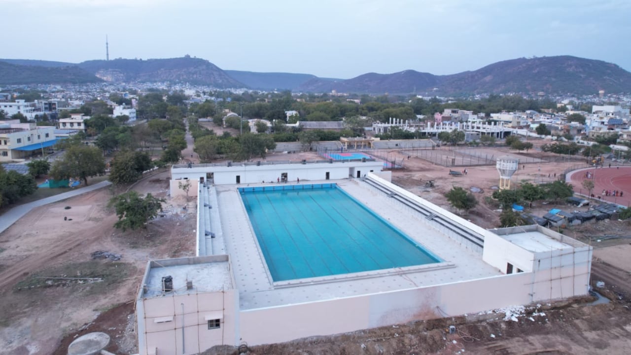 Swimming Pool में जा रहे हैं? ये 5 गलतियां स्किन और बालों को कर सकती हैं खराब, एक्‍सपर्ट की सलाह