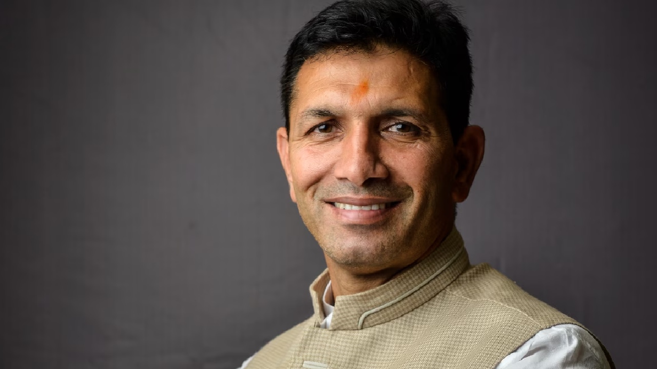 Lok Sabha Election 2024: जीतू पटवारी के बंगले के बाहर टिकट के दावेदारों का लगा हुजूम