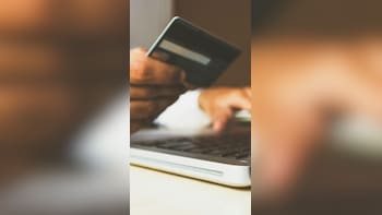 HDFC Leads Credit Card Additions, SBI Cards Tops YoY Spending Growth In July