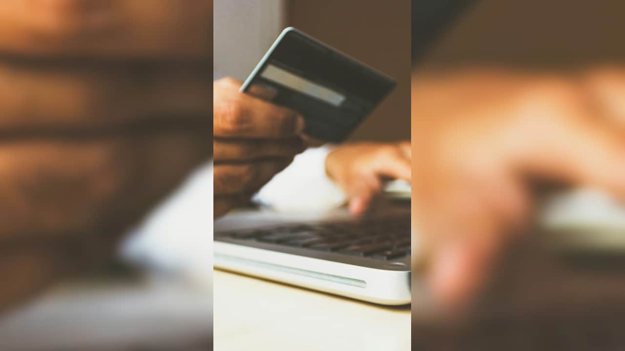 HDFC Leads Credit Card Additions, SBI Cards Tops YoY Spending Growth In July