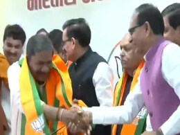 'पहले तेरी गाली सुनी और अब...', विजयवर्गीय ने मंच पर ही ले लिए संजय शुक्ला के मजे, देखें वीडियो 'पहले तेरी गाली सुनी और अब...', विजयवर्गीय ने मंच पर ही ले लिए संजय शुक्ला के मजे, देखें वीडियो