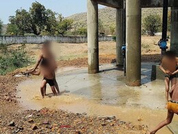 MP में रिकॉर्ड तोड़ भ्रष्टाचार ! शॉवर का मज़ा दे रही JJM की टंकियां, लीकेज में नहा रहे बच्चे  MP में रिकॉर्ड तोड़ भ्रष्टाचार ! शॉवर का मज़ा दे रही JJM की टंकियां, लीकेज में नहा रहे बच्चे