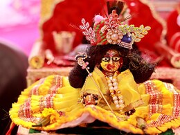 Laddu Gopal Old Clothes: पुराने हो गए हैं लड्डू गोपाल के वस्त्र, तो जानें इनका क्या करें, भूल कर भी ना करें यह कार्य Laddu Gopal Old Clothes: पुराने हो गए हैं लड्डू गोपाल के वस्त्र, तो जानें इनका क्या करें, भूल कर भी ना करें यह कार्य