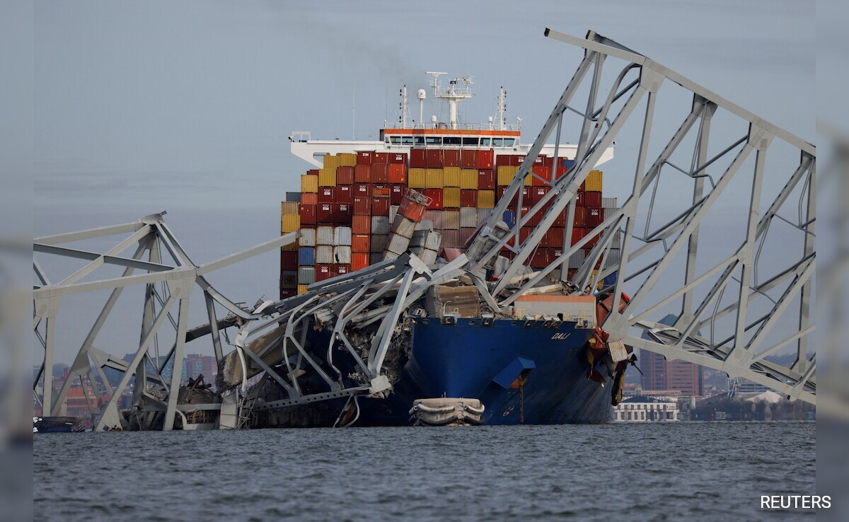 Video Minutes After Departure, Faltering Container Ship Crashes Into