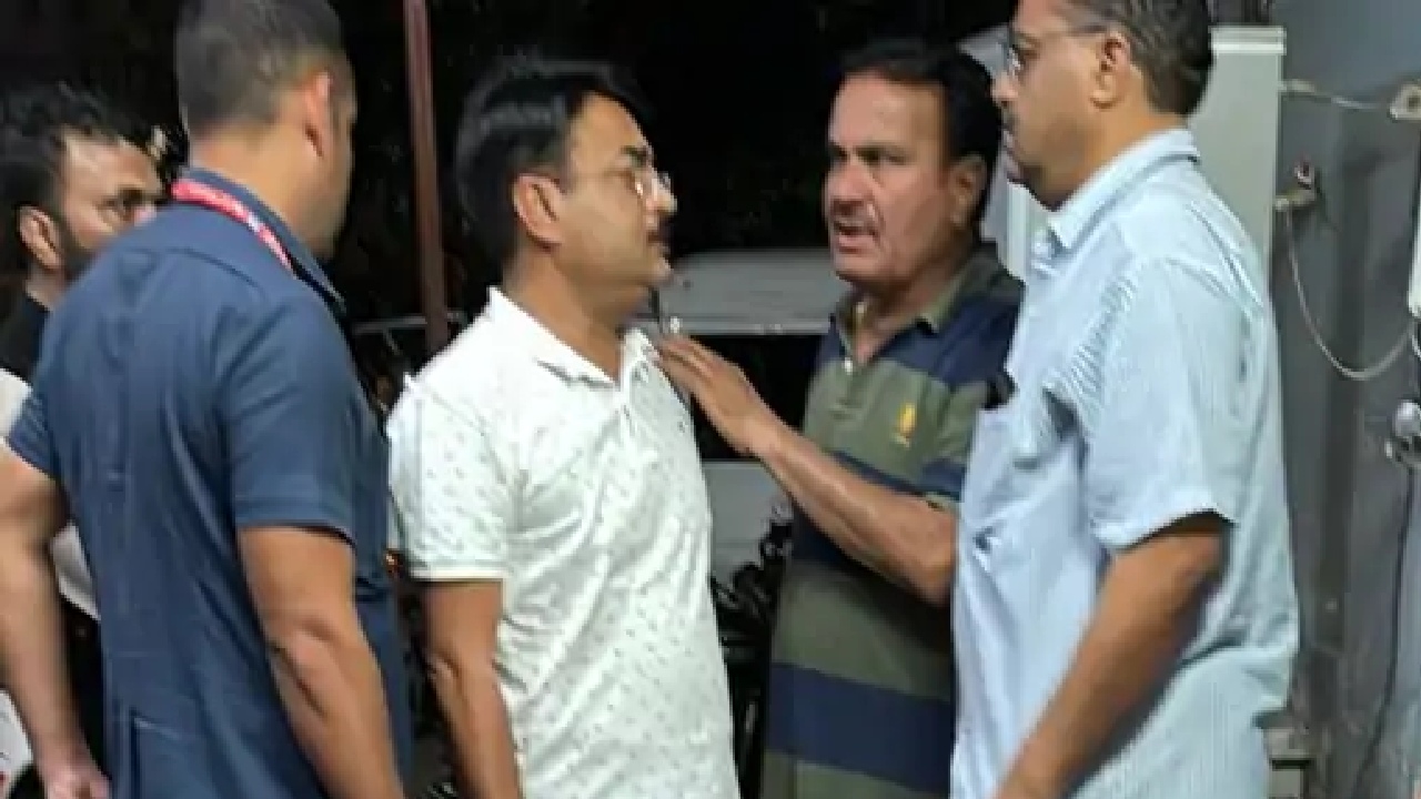 राज्य मंत्री नरेंद्र शिवाजी के बेटे पर मारपीट का आरोप, वीडियो वायरल