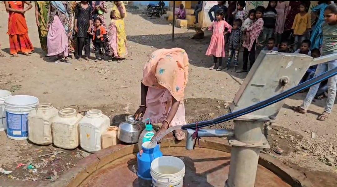 पारा चढ़ते ही राजस्थान में बढ़ी पानी की किल्लत, पानी के महंगे टैंकरों ने जीना किया मुहाल