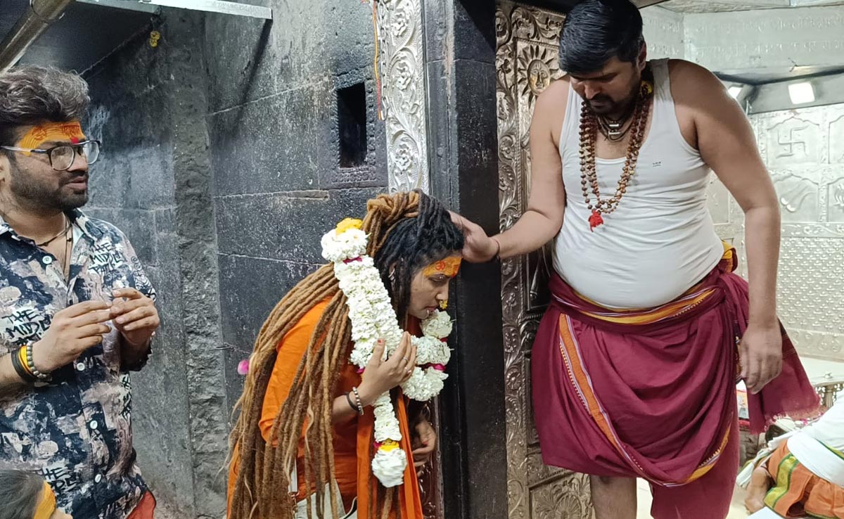 Mahakal: भजन गायिक शहनाज अख्तर ने लिया बाबा महाकाल का आशीर्वाद, संगीतकार आनंद-मिलिंद भी पहुंचे बाबा के दर