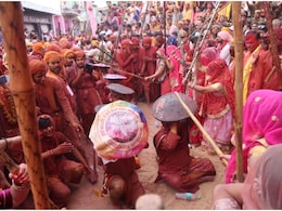 Lathmar Holi Celebrations: लट्ठमार होली देखने के लिए देश से ही नहीं बल्कि विदेशों से भी आए हजारों श्रद्धालु