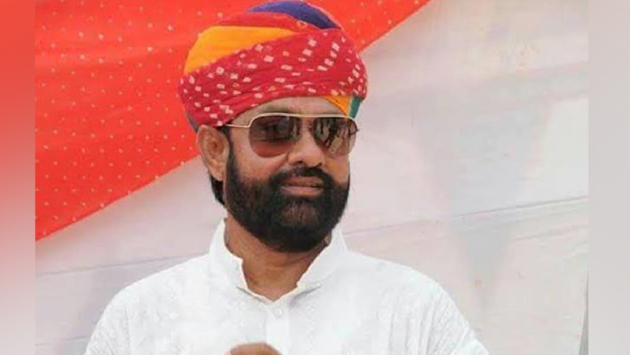 लोकसभा चुनाव से पहले बिखरी कांग्रेस, समझिए बीजेपी का 'खेल'