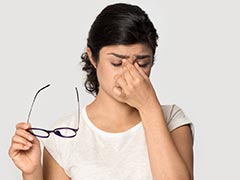 Taking Care of Eyes with Ayurveda: तलवों पर तेल की मसाज कर आप बढ़ा सकते हैं आंखों की रोशनी, आयुष मंत्रालय ने दिए नजर तेज करने के टिप्स