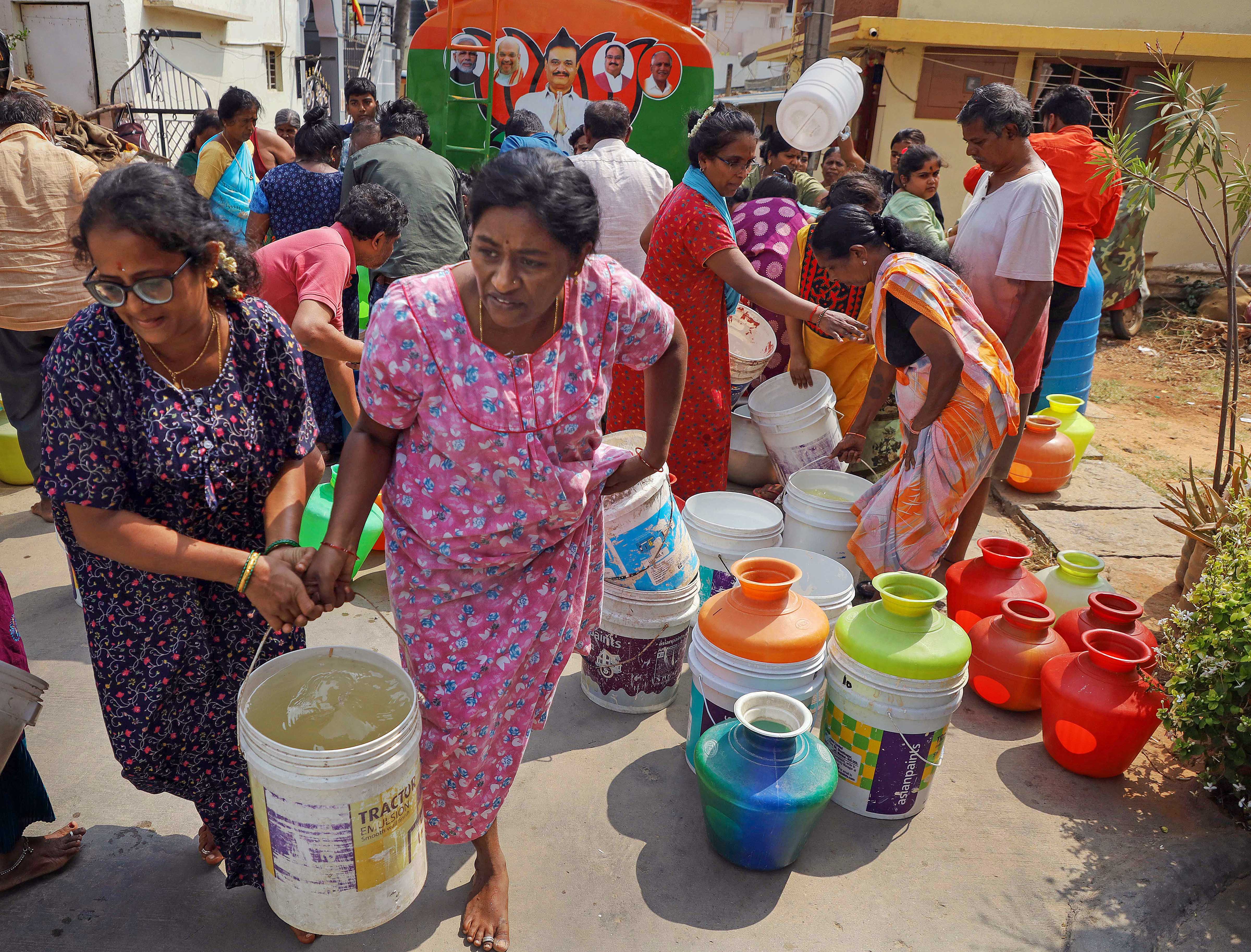 ‘Don’t Work-From-Home, Go Home’: Water Crisis Drives Bengaluru To The Edge ‘Don’t Work-From-Home, Go Home’: Water Crisis Drives Bengaluru To The Edge