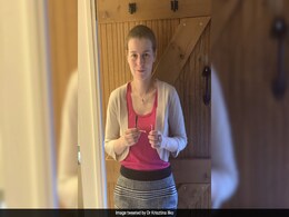 UK Woman, Trapped In Toilet, Escapes Using Cotton Buds And Eyeliner UK Woman, Trapped In Toilet, Escapes Using Cotton Buds And Eyeliner