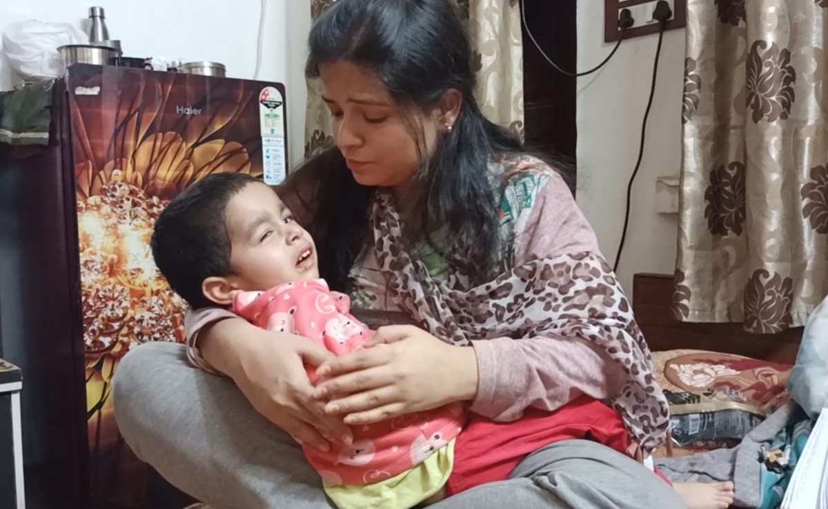 Shivpuri: बच्चे की जानलेवा बीमारी के सामने बेबस मां-बाप, डॉक्टर ने एक इंजेक्शन की कीमत बताई 16 करोड़