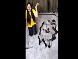 महिला ने बनाई ऐसी Pro Max रंगोली, देख हक्के-बक्के रह गए यूजर्स महिला ने बनाई ऐसी Pro Max रंगोली, देख हक्के-बक्के रह गए यूजर्स