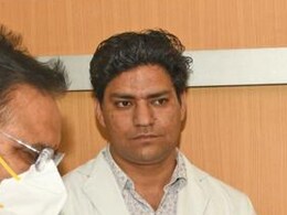 PNB बैंक कैशियर से मिलने अस्पताल पहुंचे CM भजनलाल शर्मा, बैंक लूटने आए बदमाशों से किया था मुकाबला PNB बैंक कैशियर से मिलने अस्पताल पहुंचे CM भजनलाल शर्मा, बैंक लूटने आए बदमाशों से किया था मुकाबला