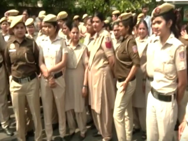 Arvind Kejriwal की गिरफ्तारी के खिलाफ AAP के विरोध प्रदर्शन के दौरान Delhi के मंत्री हिरासत में