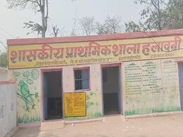 शराबी शिक्षक: बच्चों से पैसे मांग कर करता है शराब पार्टी! टोकने पर देता है SC-ST केस में फंसाने की धमकी शराबी शिक्षक: बच्चों से पैसे मांग कर करता है शराब पार्टी! टोकने पर देता है SC-ST केस में फंसाने की धमकी