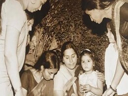 मां की गोद में बर्थडे मना रही बच्ची है 90s की जान, स्टारडम से थर-थर कांपती थीं श्रीदेवी, करिश्मा, माधुरी...पहचाना क्या? मां की गोद में बर्थडे मना रही बच्ची है 90s की जान, स्टारडम से थर-थर कांपती थीं श्रीदेवी, करिश्मा, माधुरी...पहचाना क्या?