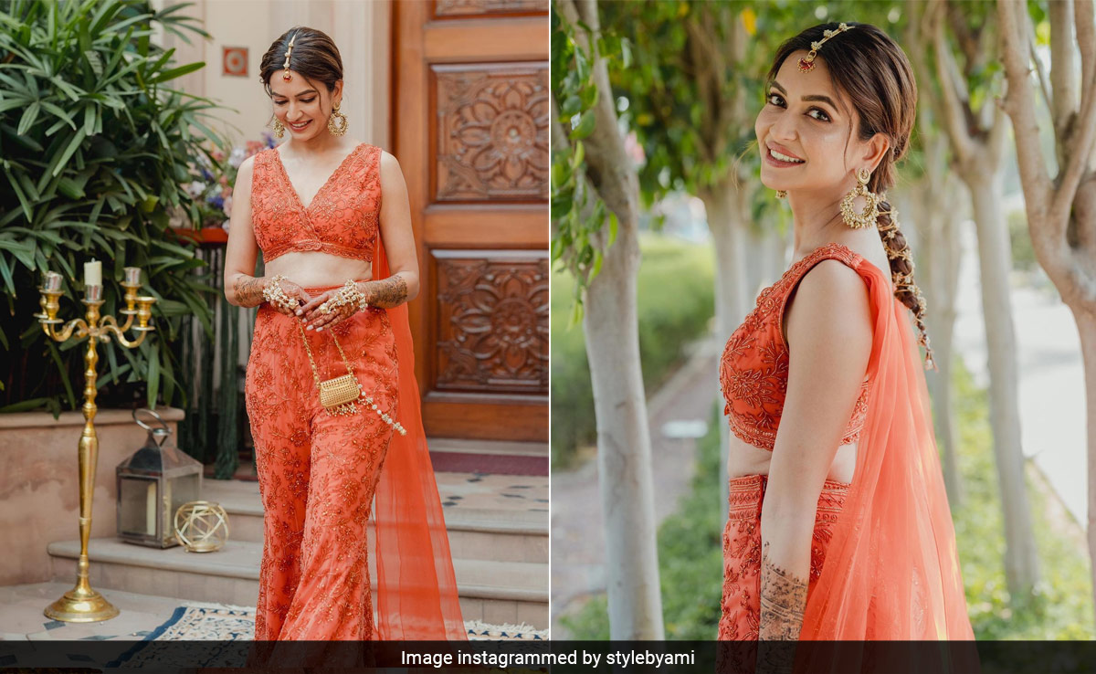 Kriti Kharbanda's Fabulous Orange Ridhi Mehra <i>Sharara</i> Had A Dual Sided Organza <i>Pallu</i> For Her <i>Haldi</i> Ceremony