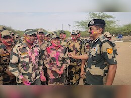Holi Celebration At Border: जैसलमेर में BSF के जवानों ने खेली होली, सरहद पर बिखरे होली के रंग Holi Celebration At Border: जैसलमेर में BSF के जवानों ने खेली होली, सरहद पर बिखरे होली के रंग