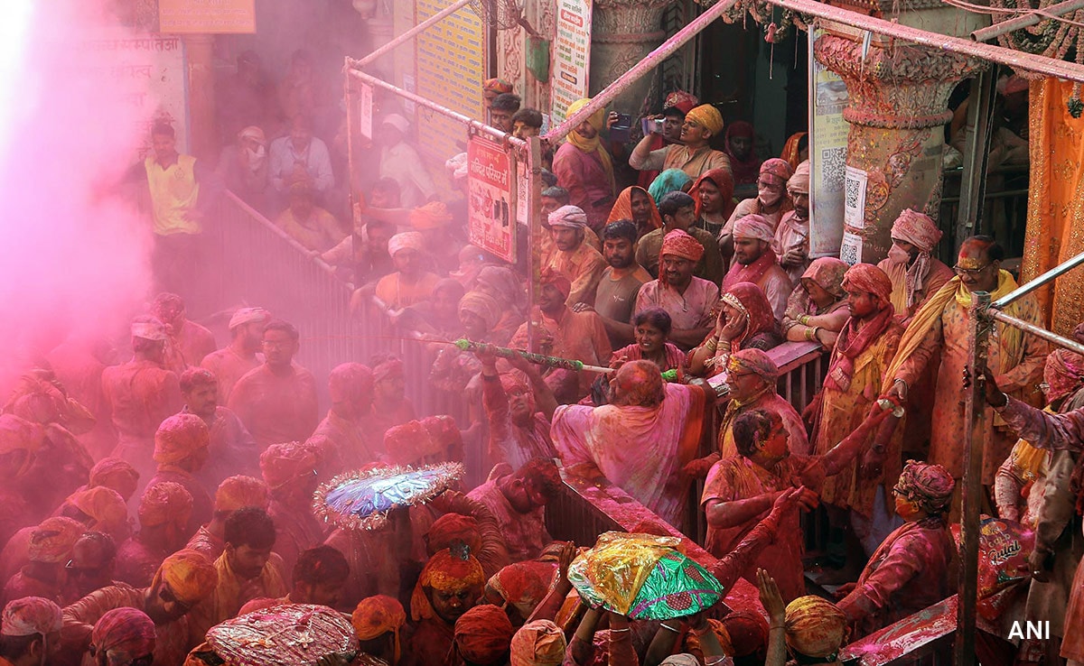 Holi celebrations in Sriji temple in Mathura are in full swing