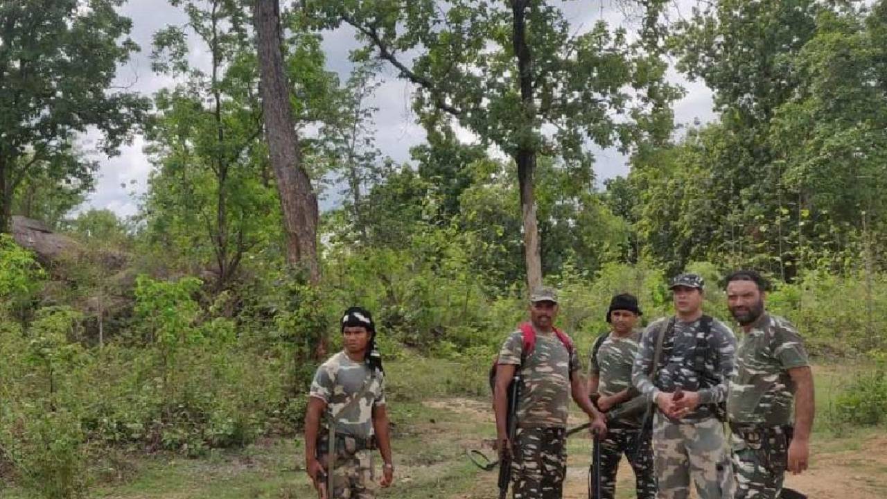 Chhattisgarh Anti Naxal Operation: बीजापुर में कहर बनकर टूटे सुरक्षा बल के जवान, 8 घंटे की भुठभेड़ में 13 नक्सलियों को किया ढेर