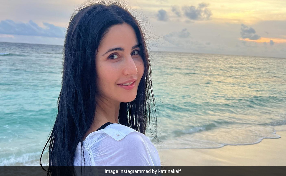 पाना चाहते हैं बॉलीवुड एक्ट्रेसेस जैसा निखार, तो जानें उनका से खास स्किन केयर रुटीन जिसे आप भी आजमा सकती हैं  