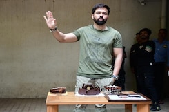 Emraan Hashmi Celebrates His Birthday With The Paparazzi Emraan Hashmi Celebrates His Birthday With The Paparazzi