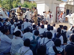 MP Nursing Council: नर्सिंग छात्रों पर फिर मंडराया खतरा, अब इस सत्र में दाखिला ले चुके हजारों छात्र फंसे संकट में MP Nursing Council: नर्सिंग छात्रों पर फिर मंडराया खतरा, अब इस सत्र में दाखिला ले चुके हजारों छात्र फंसे संकट में