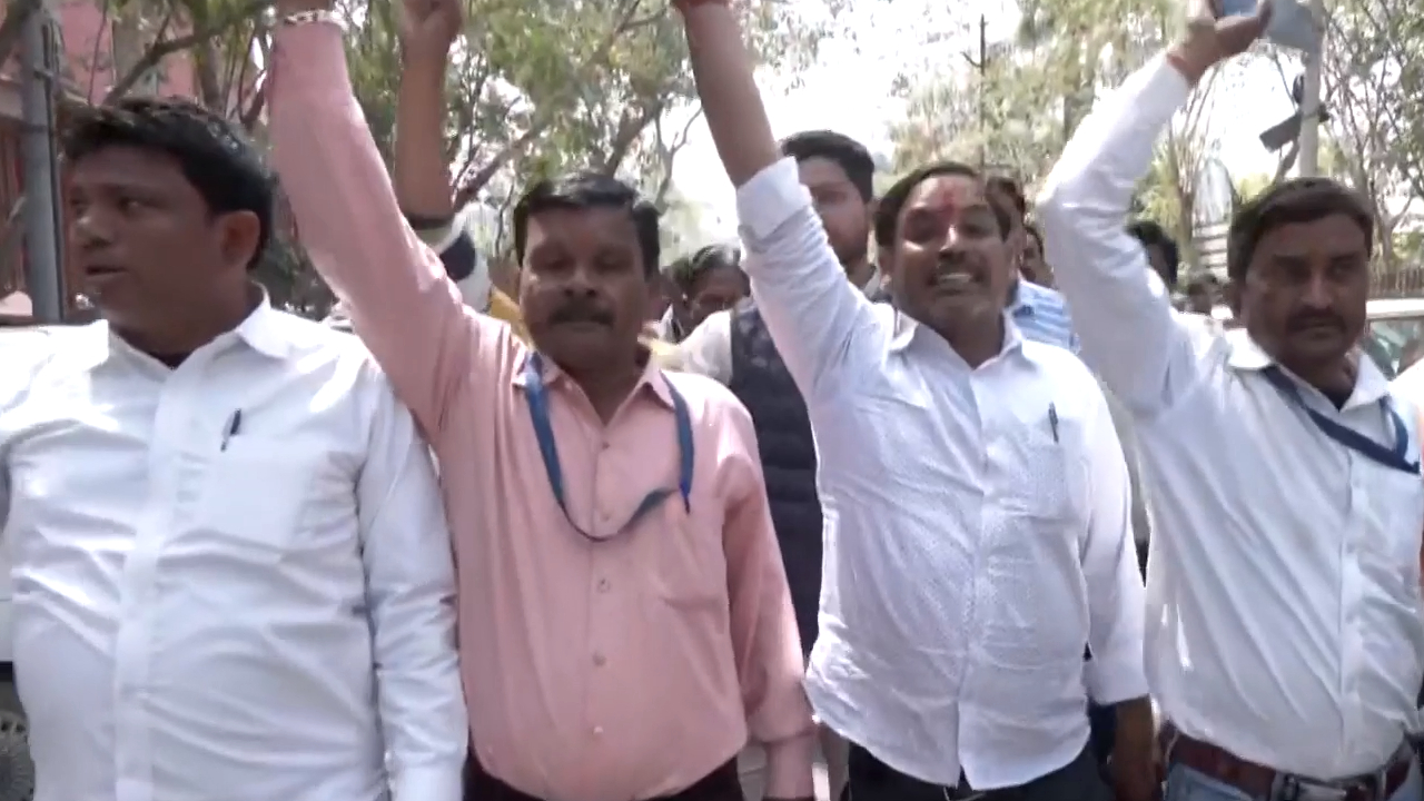 Sanitation Workers Strikes: राजस्थान में सफाई कर्मचारियों की हड़ताल, क्यों आई ये नौबत?