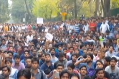 राजस्थान में बीते 10 साल में 33 बार पेपर लीक, क्या करती रही सरकार? राजस्थान में बीते 10 साल में 33 बार पेपर लीक, क्या करती रही सरकार?