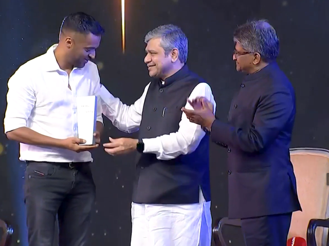 Deepinder Goyal Awarded 'Entrepreneur Of The Year': "Why Zomato Rolled Back Veg Fleet" | NDTV Indian Of The Year Awards