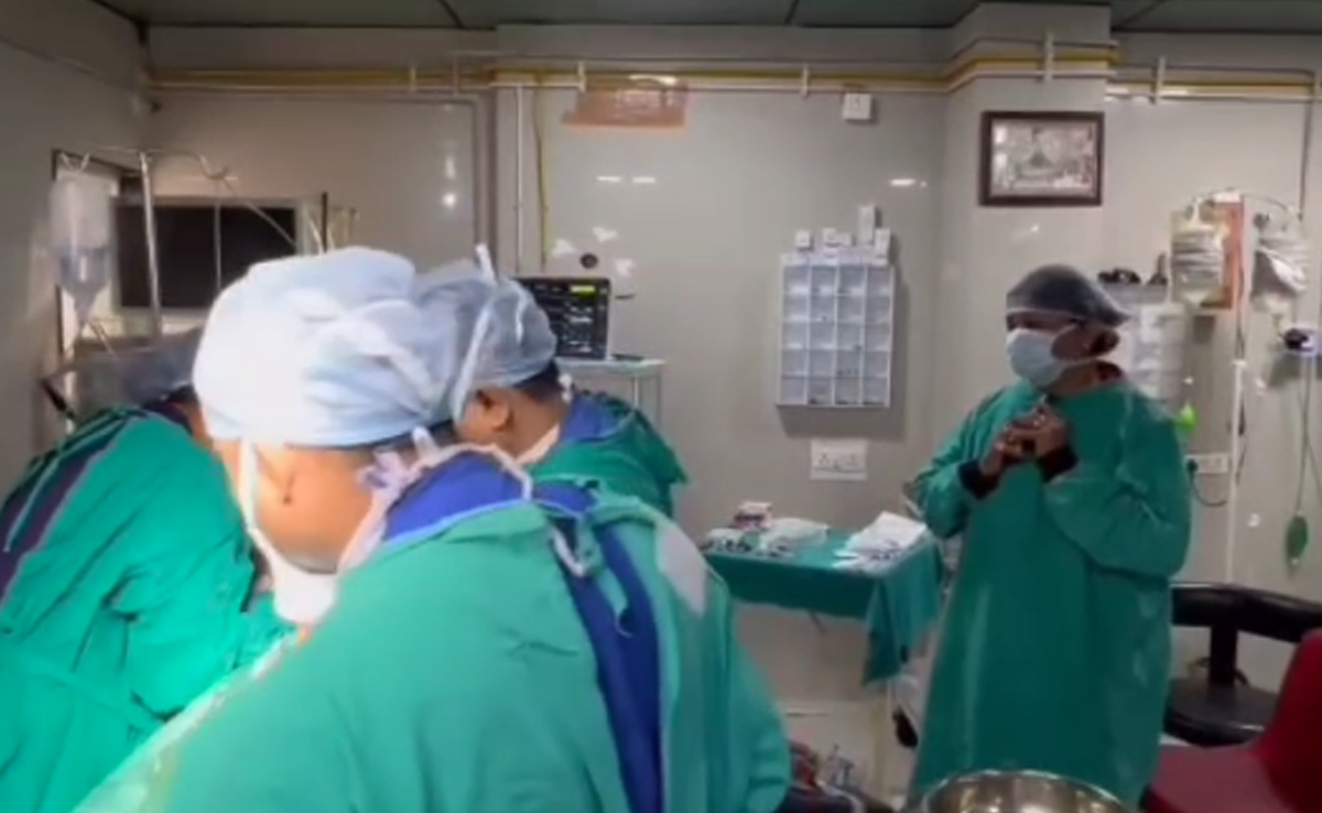 ऑपरेशन थिएटर में सास ने बहू की हिम्मत बढ़ाने के लिए सुनाया भजन, बेटे की मौत के दिन पोते ने लिया जन्म