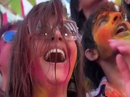 दोस्तों के साथ होली मनाती दिखीं रुबीना दिलैक, सोशल मीडिया यूजर्स बोले - आपकी बेटियां कहां हैं? दोस्तों के साथ होली मनाती दिखीं रुबीना दिलैक, सोशल मीडिया यूजर्स बोले - आपकी बेटियां कहां हैं?