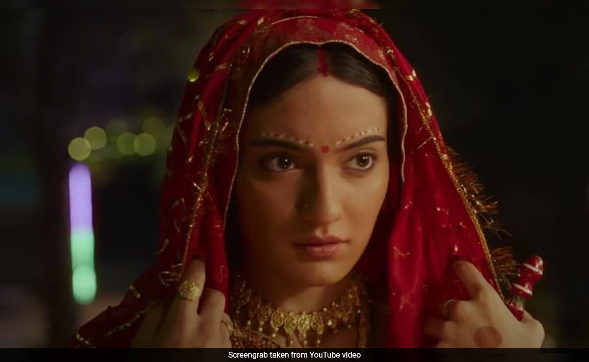 Zoya Akhtar Reviews Kiran Rao's <i>Laapataa Ladies</i>: "Go. Watch. Repeat"