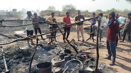 झोपड़ी में लगी भीषण आग, जिंदा जला 7 साल का मासूम, बचाने दौड़ा पिता भी बुरी तरह से झुलसा