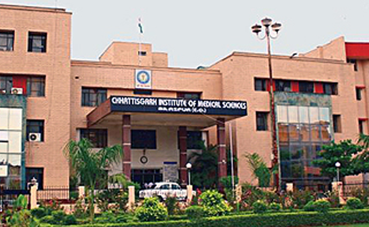 अजब-गजब: सिम्स के डॉक्टरों ने गर्भ में पल रहे जिस बच्चे को बता दिया मृत, वह सोनोग्राफी में निकला जिंदा