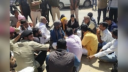 सुखदेव गोगामेड़ी की दूसरी पत्नी शीला शेखावत ने दी 'जौहर' की धमकी, करणी सेना के साथ शुरू किया धरणा प्रदर्शन