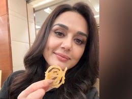 एक्ट्रेस प्रीति जिंटा ने देर रात इस देसी स्वीट का उठाया लुत्फ, यहां देखें पोस्ट एक्ट्रेस प्रीति जिंटा ने देर रात इस देसी स्वीट का उठाया लुत्फ, यहां देखें पोस्ट