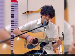 "Proud" Mom Sussanne Khan's Post For Son Hridaan Roshan Playing Guitar "Proud" Mom Sussanne Khan's Post For Son Hridaan Roshan Playing Guitar